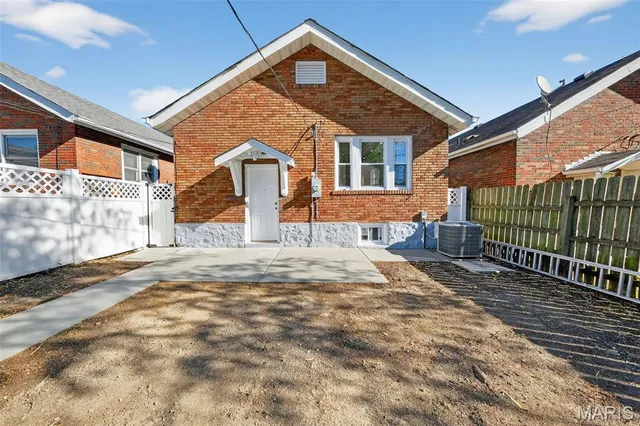 $297,500 | 3922 Burgen Avenue, St. Louis, MO 63116