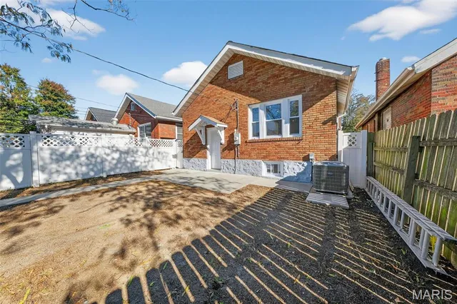 $297,500 | 3922 Burgen Avenue, St. Louis, MO 63116