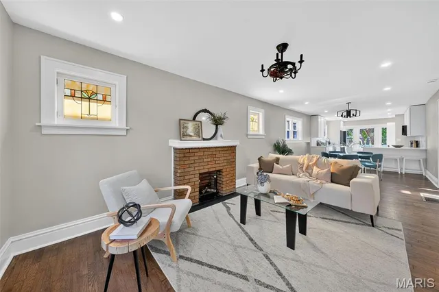 $297,500 | 3922 Burgen Avenue, St. Louis, MO 63116