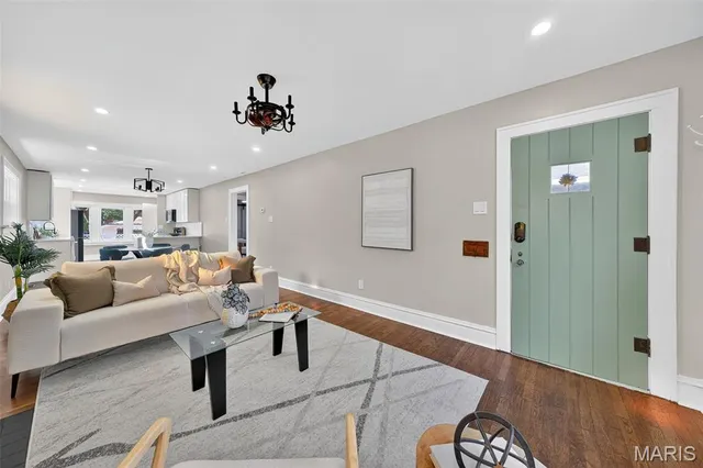 $297,500 | 3922 Burgen Avenue, St. Louis, MO 63116