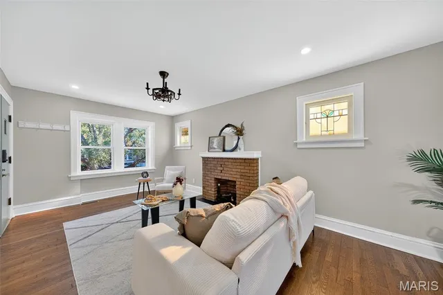 $297,500 | 3922 Burgen Avenue, St. Louis, MO 63116