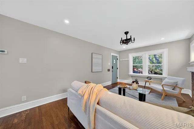 $297,500 | 3922 Burgen Avenue, St. Louis, MO 63116