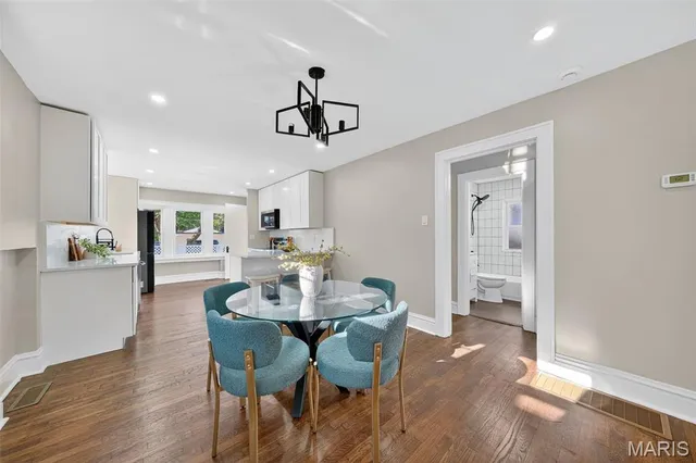 $297,500 | 3922 Burgen Avenue, St. Louis, MO 63116