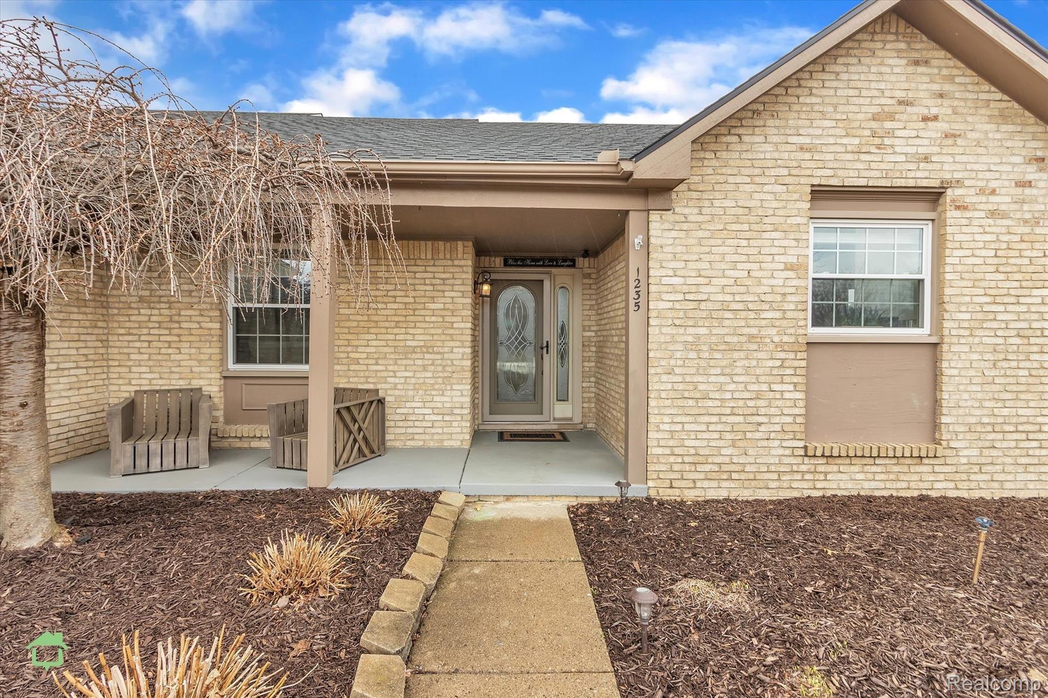 1235 Knightsbridge Road Canton, MI 48187 - Photo 2 of 40 05-1235-Knightsbridge-rd-WindowStill-Real-Estate-Photography-5.jpg