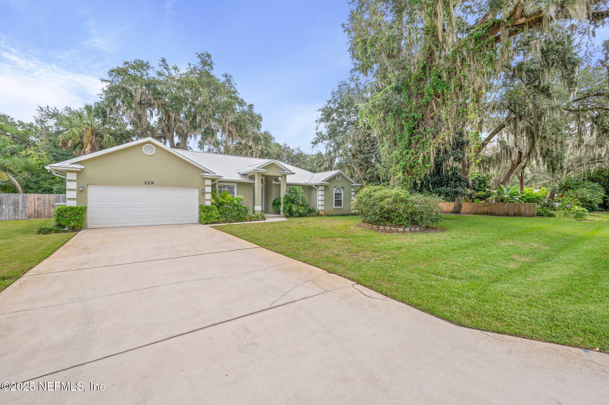 129 Linden Road St. Augustine, FL 32086 - Photo 4 of 56 a front view of a house with yard