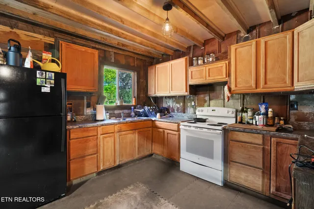 $640,000 | 2353 Highway 107, Unicoi, TN 37692