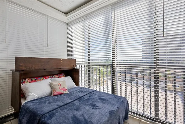 $598,000 | 1104 Benjamin Franklin Drive, Unit 515, Sarasota, FL 34236