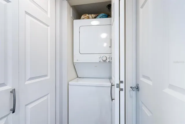 $598,000 | 1104 Benjamin Franklin Drive, Unit 515, Sarasota, FL 34236