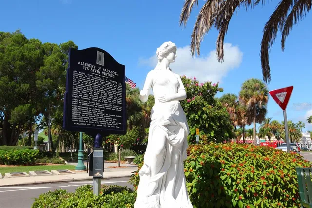 $598,000 | 1104 Benjamin Franklin Drive, Unit 515, Sarasota, FL 34236