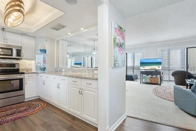 $598,000 | 1104 Benjamin Franklin Drive, Unit 515, Sarasota, FL 34236