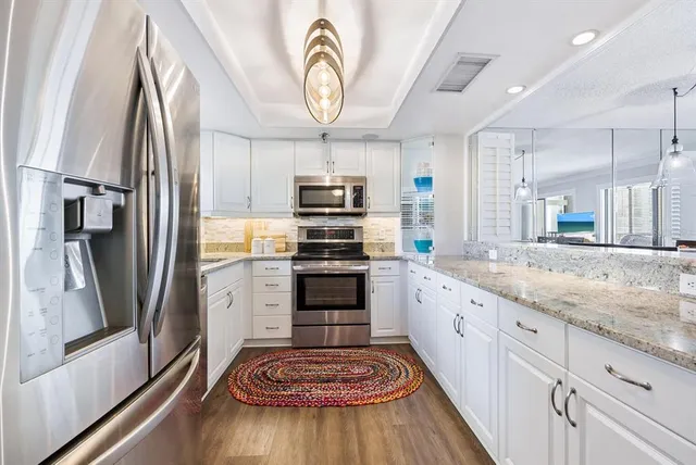 $598,000 | 1104 Benjamin Franklin Drive, Unit 515, Sarasota, FL 34236