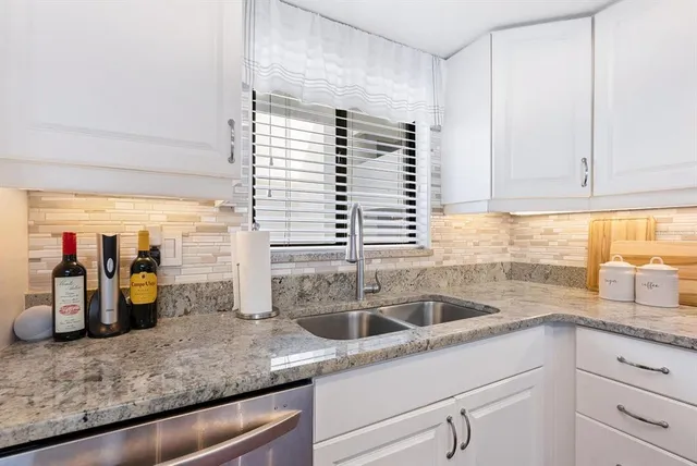 $598,000 | 1104 Benjamin Franklin Drive, Unit 515, Sarasota, FL 34236