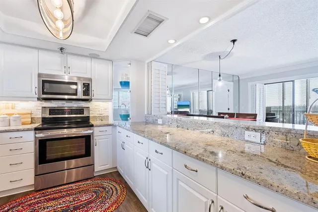 $598,000 | 1104 Benjamin Franklin Drive, Unit 515, Sarasota, FL 34236