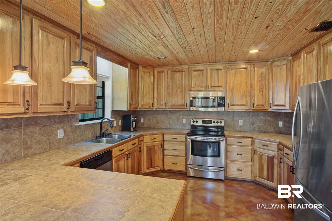 7785 Cuss Fork Road Wilmer, AL 36587 - Photo 8 of 38 Kitchen 12 x 21, all stainless steel appliances