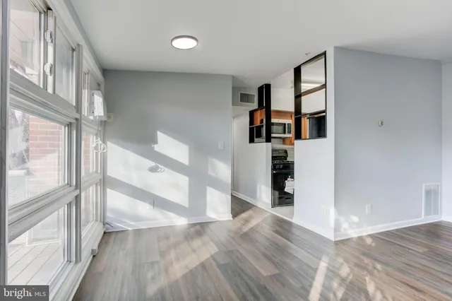 $154,900 | 7402 18th Avenue, Unit 19, Hyattsville, MD 20783