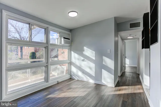 $154,900 | 7402 18th Avenue, Unit 19, Hyattsville, MD 20783