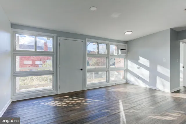 $154,900 | 7402 18th Avenue, Unit 19, Hyattsville, MD 20783