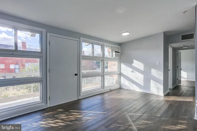 $154,900 | 7402 18th Avenue, Unit 19, Hyattsville, MD 20783