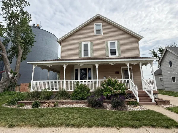 $233,900 | 136 1st Avenue West, Alden, MN 56009