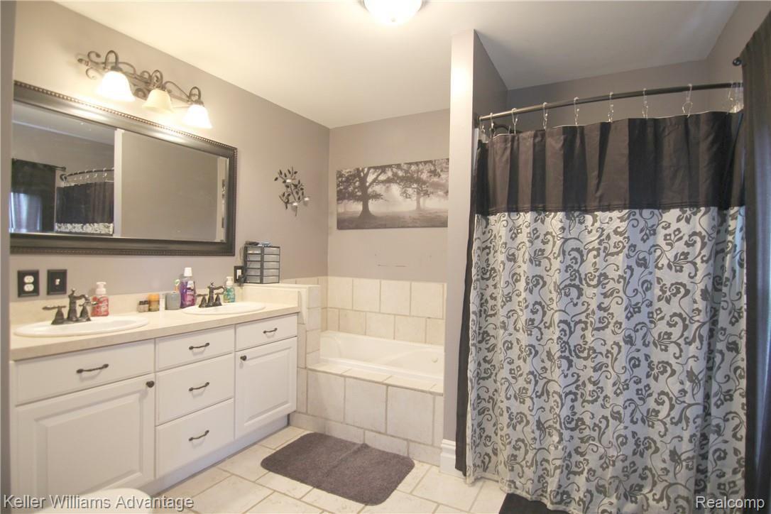 7171 North Fowlerville Road Fowlerville, MI 48836 - Photo 8 of 23 jFowlerville Rd Master Bath.jpg