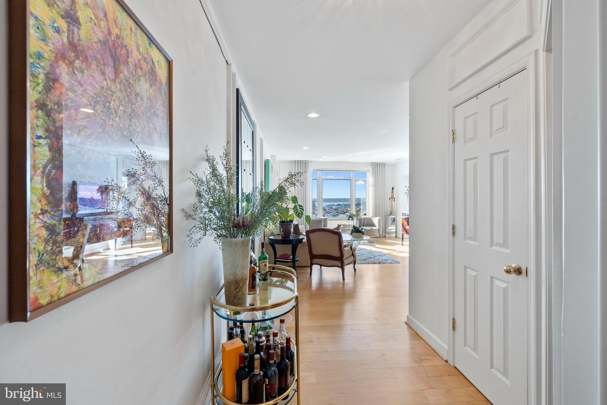 100 Harborview Drive, Unit 1708 Baltimore, MD 21230 - Photo 2 of 39 Sunny and Welcoming Entrance Hall