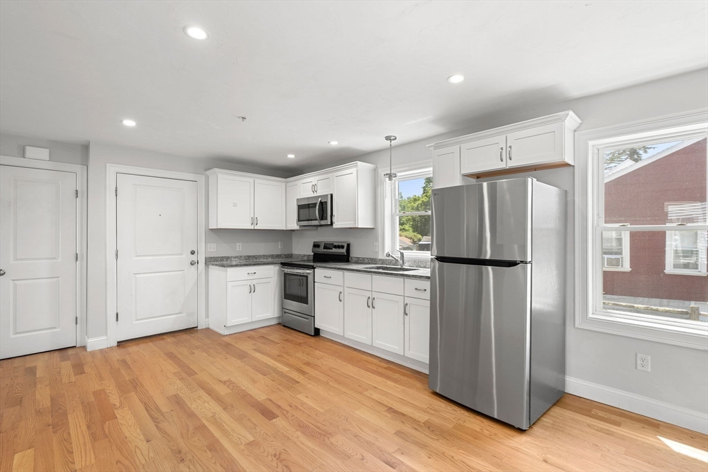 415 Danforth Street Taunton, MA 02780 - Photo 6 of 42