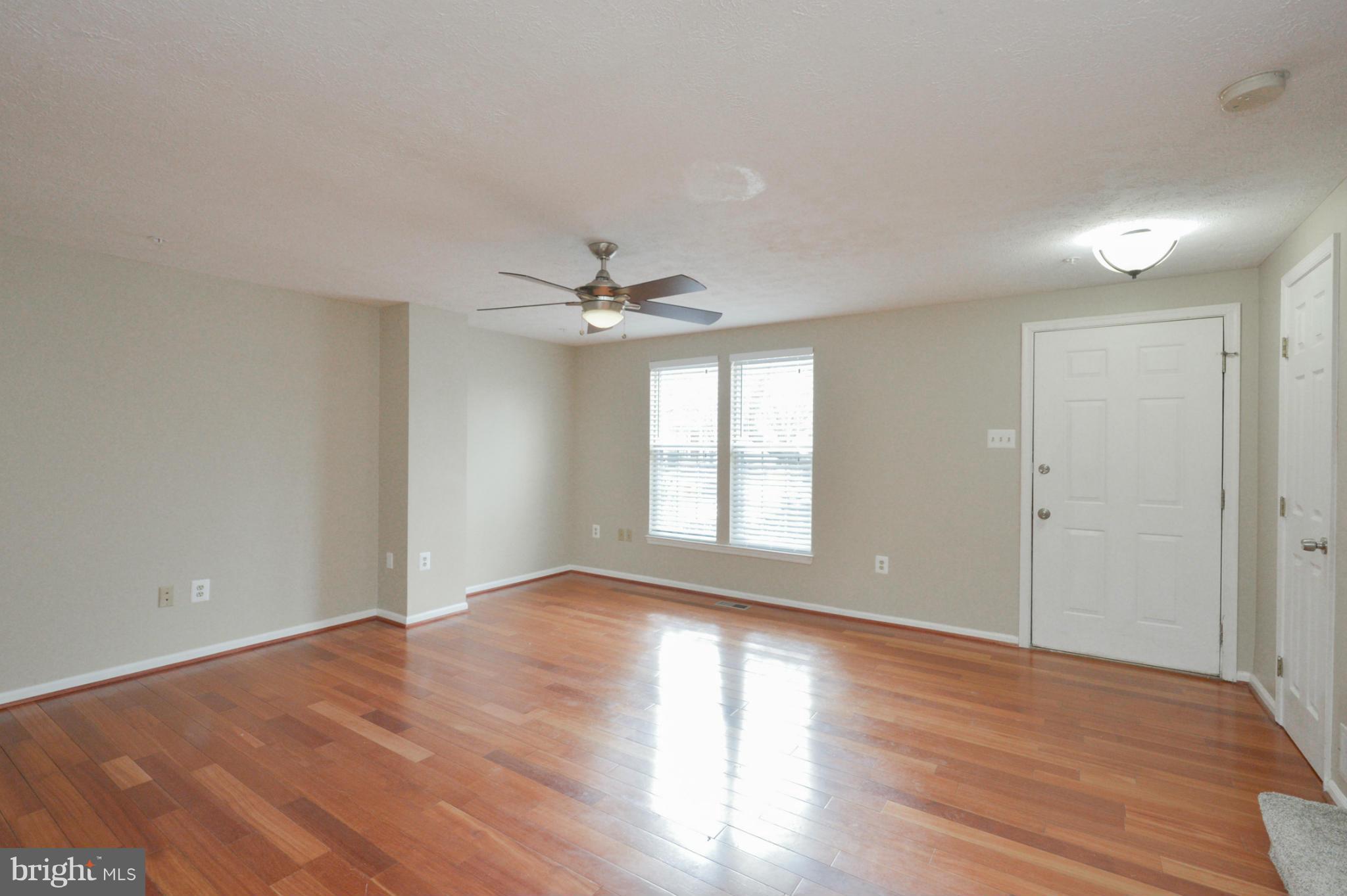 572 Quaker Ridge Court Arnold, MD 21012 - Photo 3 of 24 Living Room