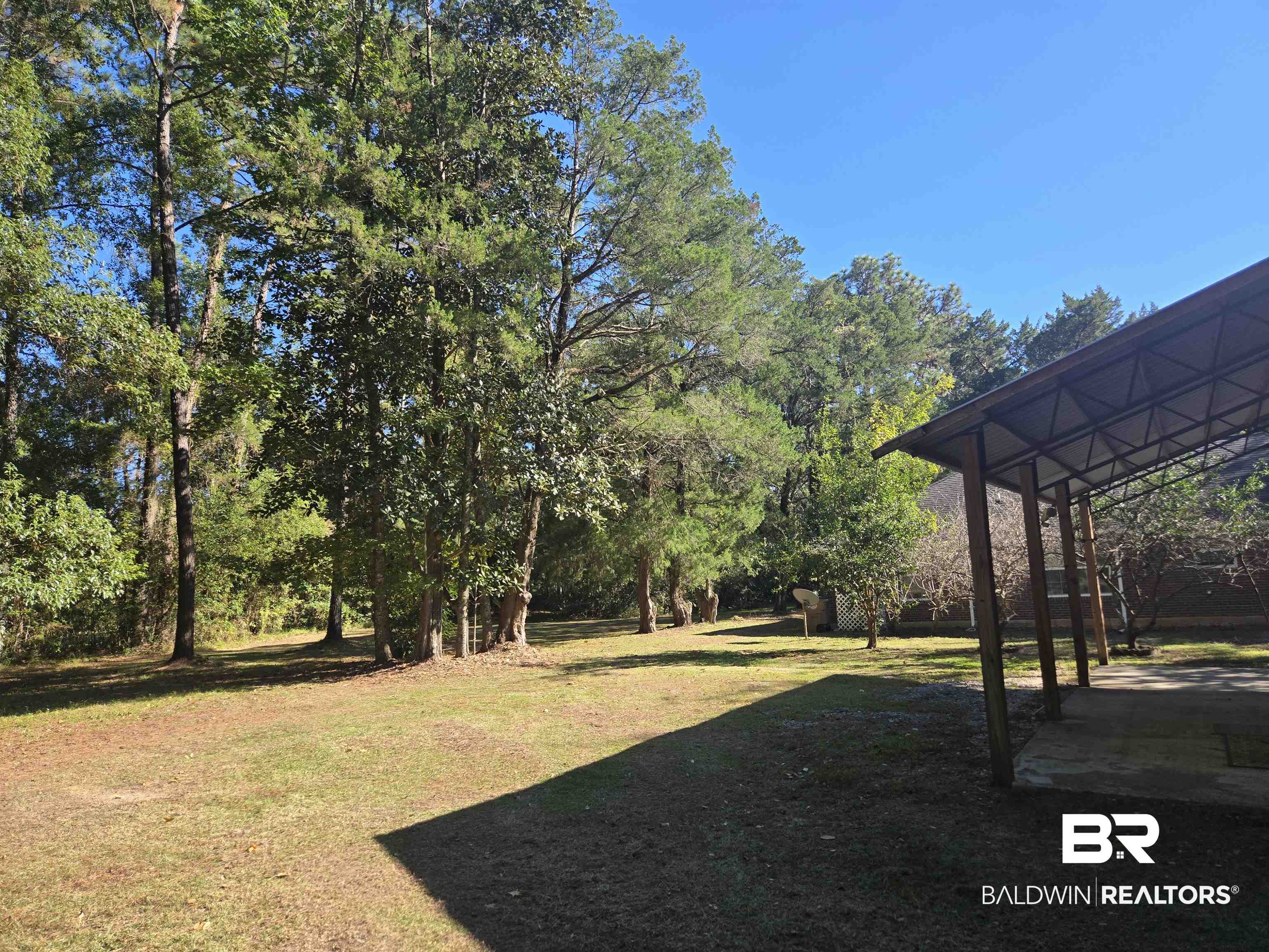 2554 Riverside Drive Mobile, AL 36605 - Photo 35 of 43 View of green lawn