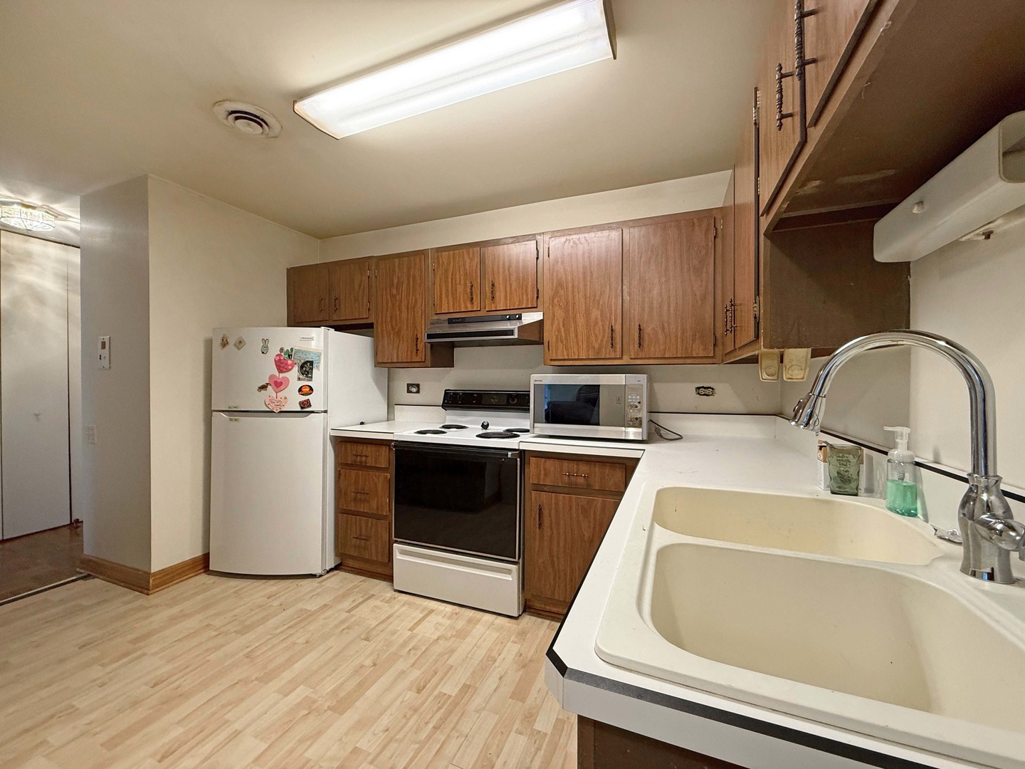 425 Walnut Creek Road, Unit 1310 Lisle, IL 60532 - Photo 9 of 19 Gallery Image 9