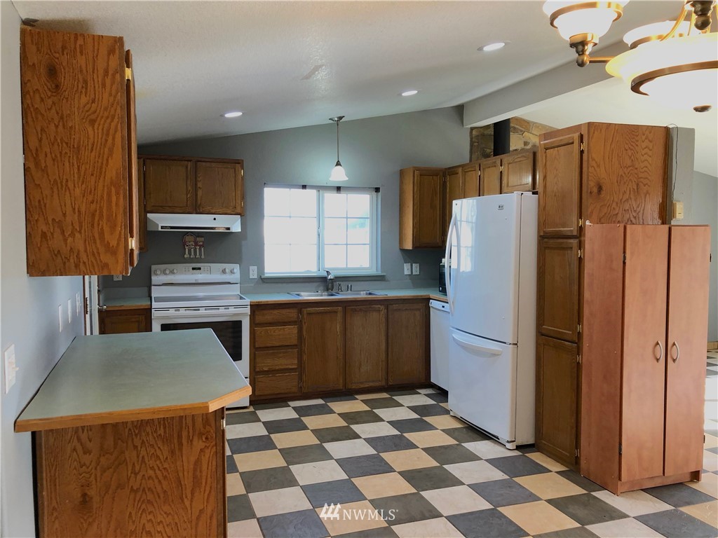 17848 Scatter Lane Southwest Rochester, WA 98579 - Photo 5 of 19
