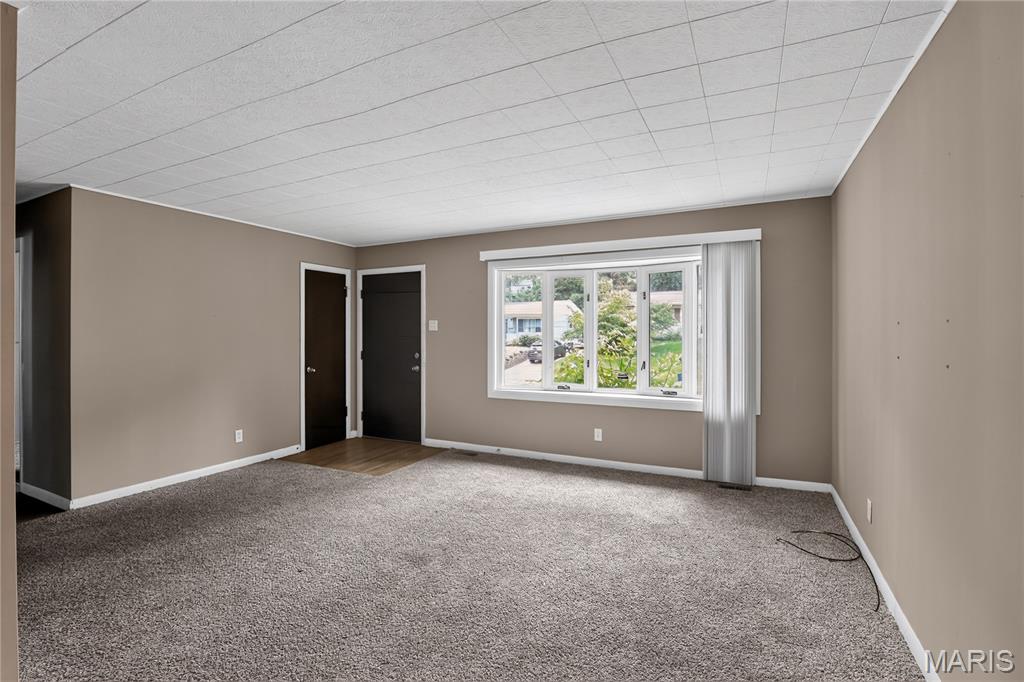 1027 Renshaw Drive Ferguson, MO 63135 - Photo 7 of 33