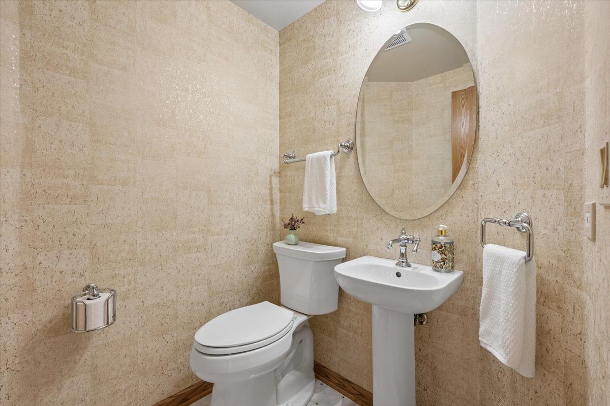 2351 Crystal Road Northbrook, IL 60062 - Photo 16 of 24 Gallery Image 16