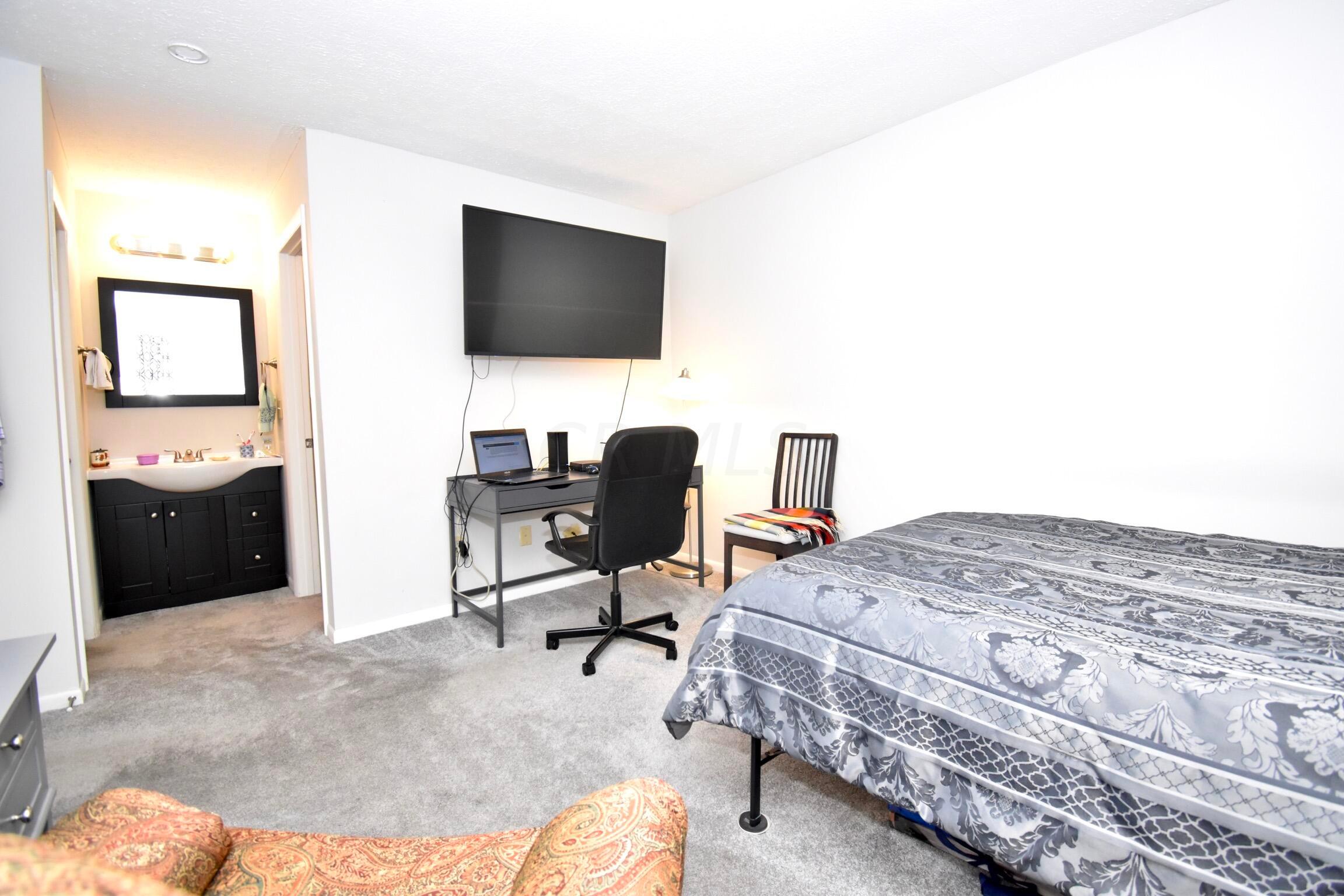 2271 Hedgerow Road, Unit 2271D Columbus, OH 43220 - Photo 17 of 26 F9F58FD6-A909-4878-A418-B99D4903AA53
