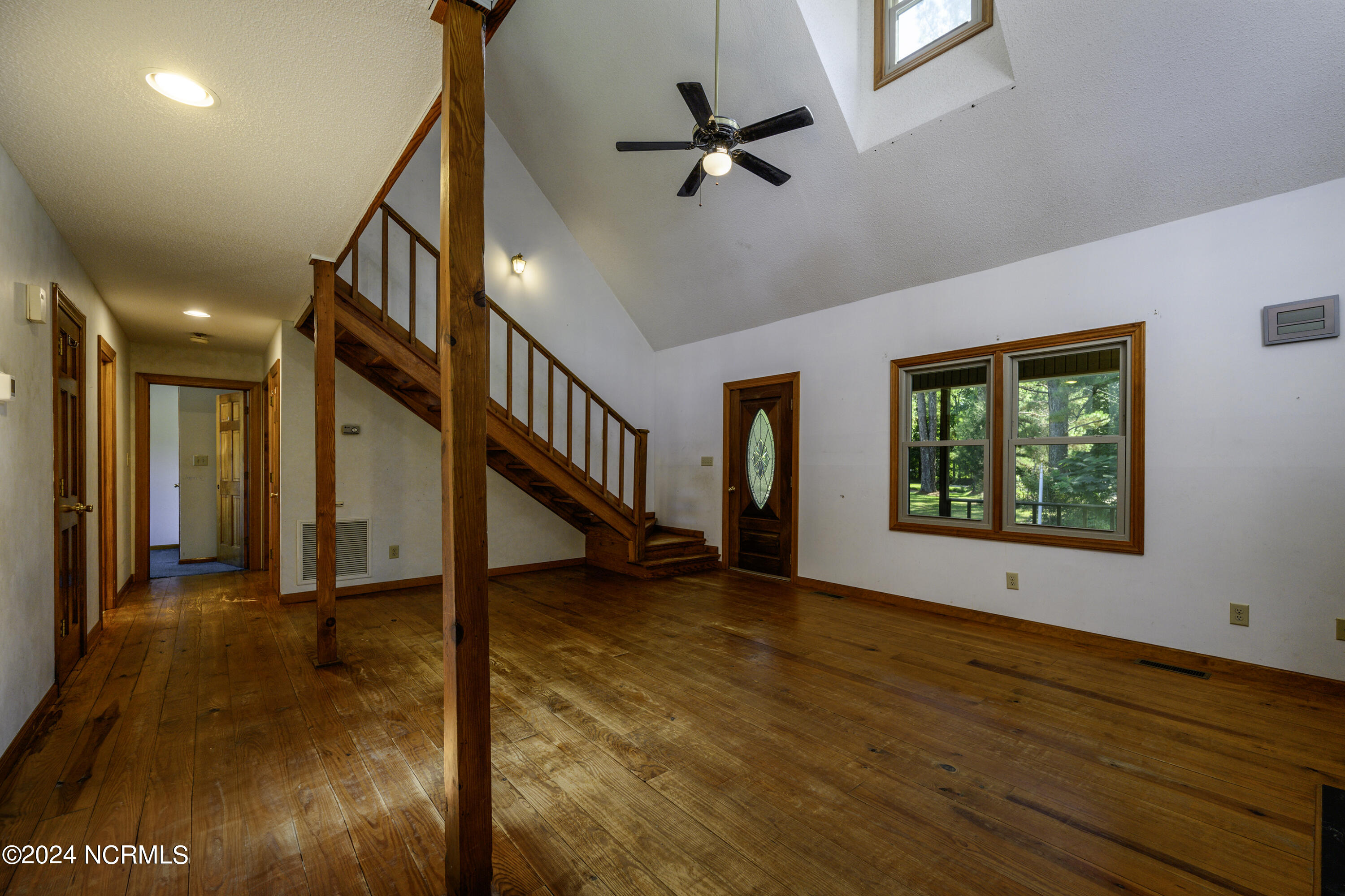 820 New Liberty Road New Bern, NC 28562 - Photo 2 of 73 Living Room Open to 2nd Floor