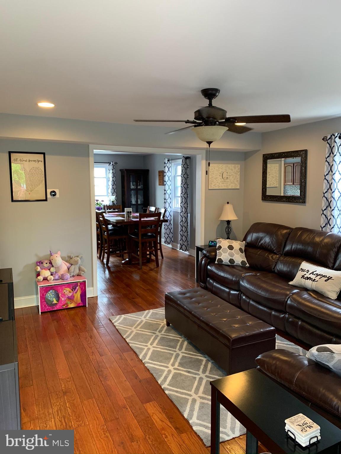 4049 Lasher Road Drexel Hill, PA 19026 - Photo 3 of 32 Living Room
