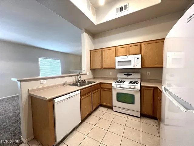 $1,490 | 2305 West Horizon Ridge Parkway, Unit 3624, Henderson, NV 89052