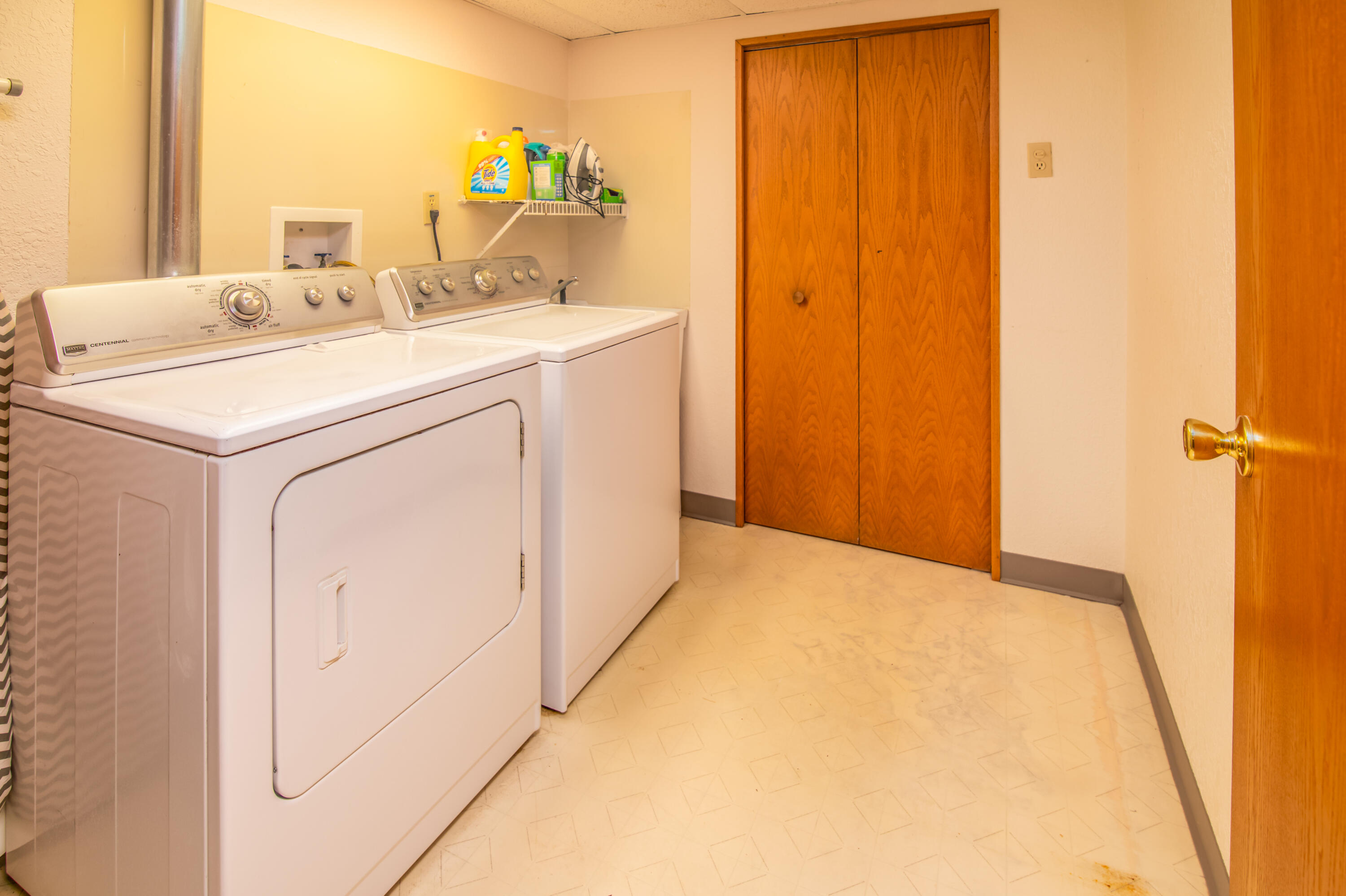 225 Anna Street Waterloo, WI 53594 - Photo 14 of 20 Laundry room
