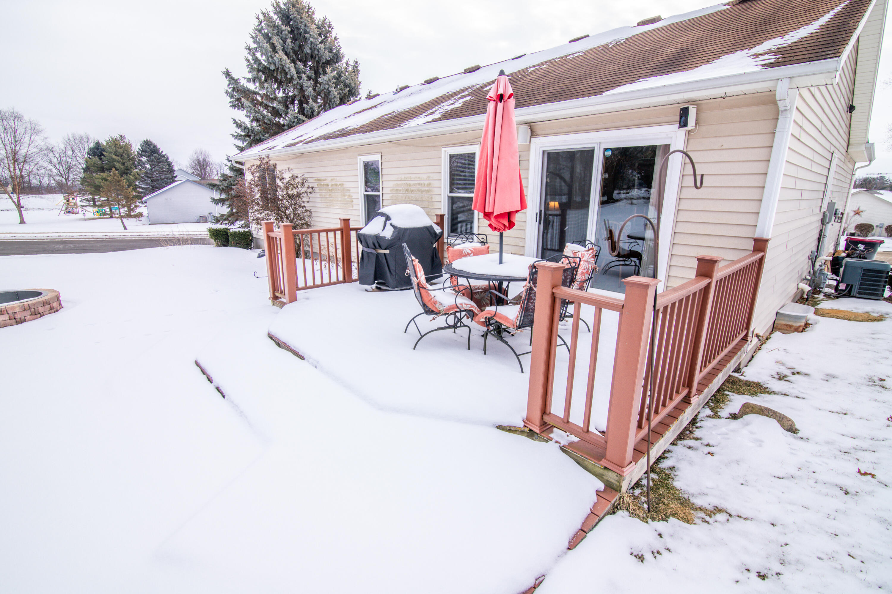 225 Anna Street Waterloo, WI 53594 - Photo 16 of 20 Composite deck