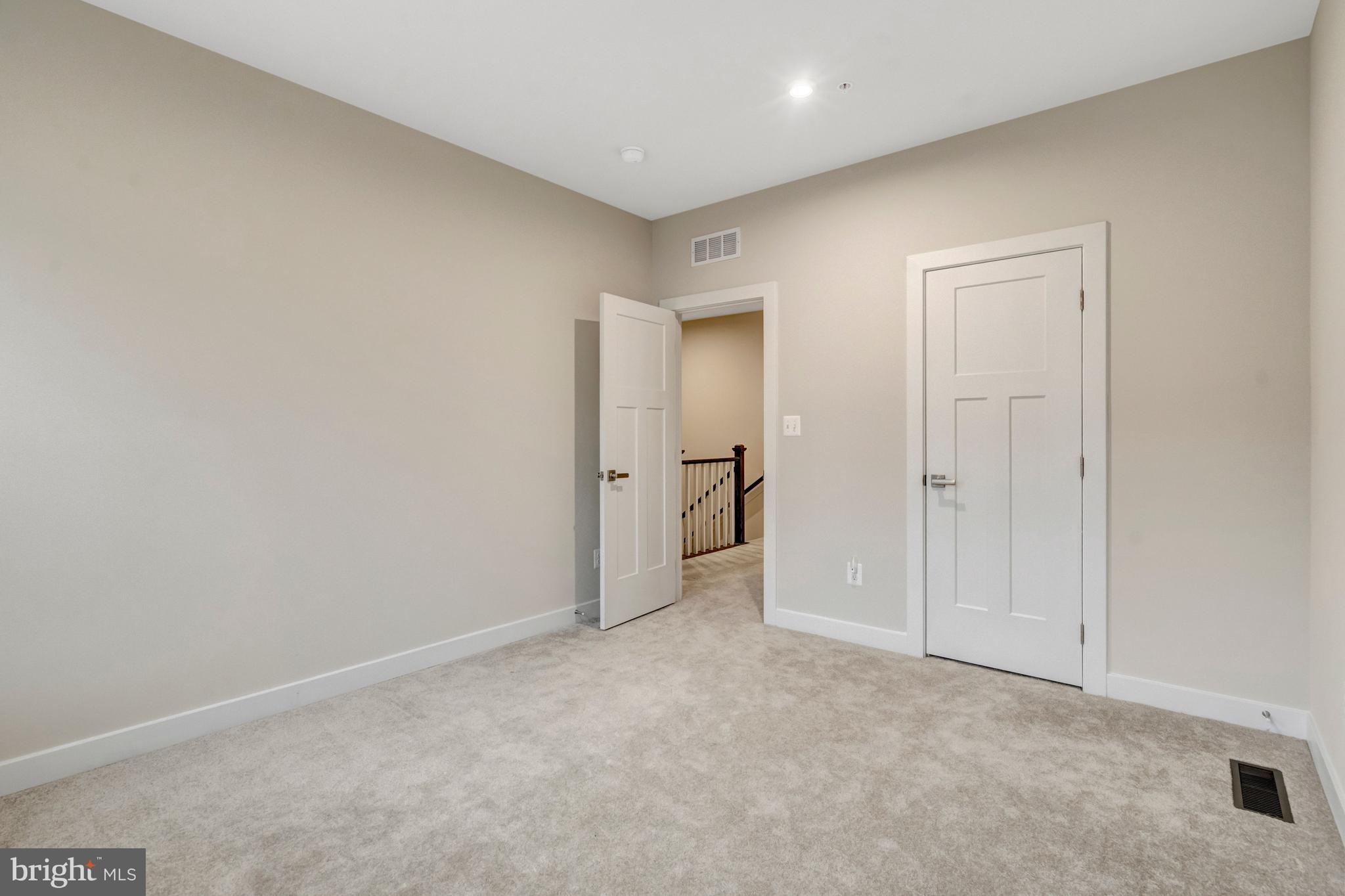 42558 Invergordon Terrace Sterling, VA 20166 - Photo 32 of 38