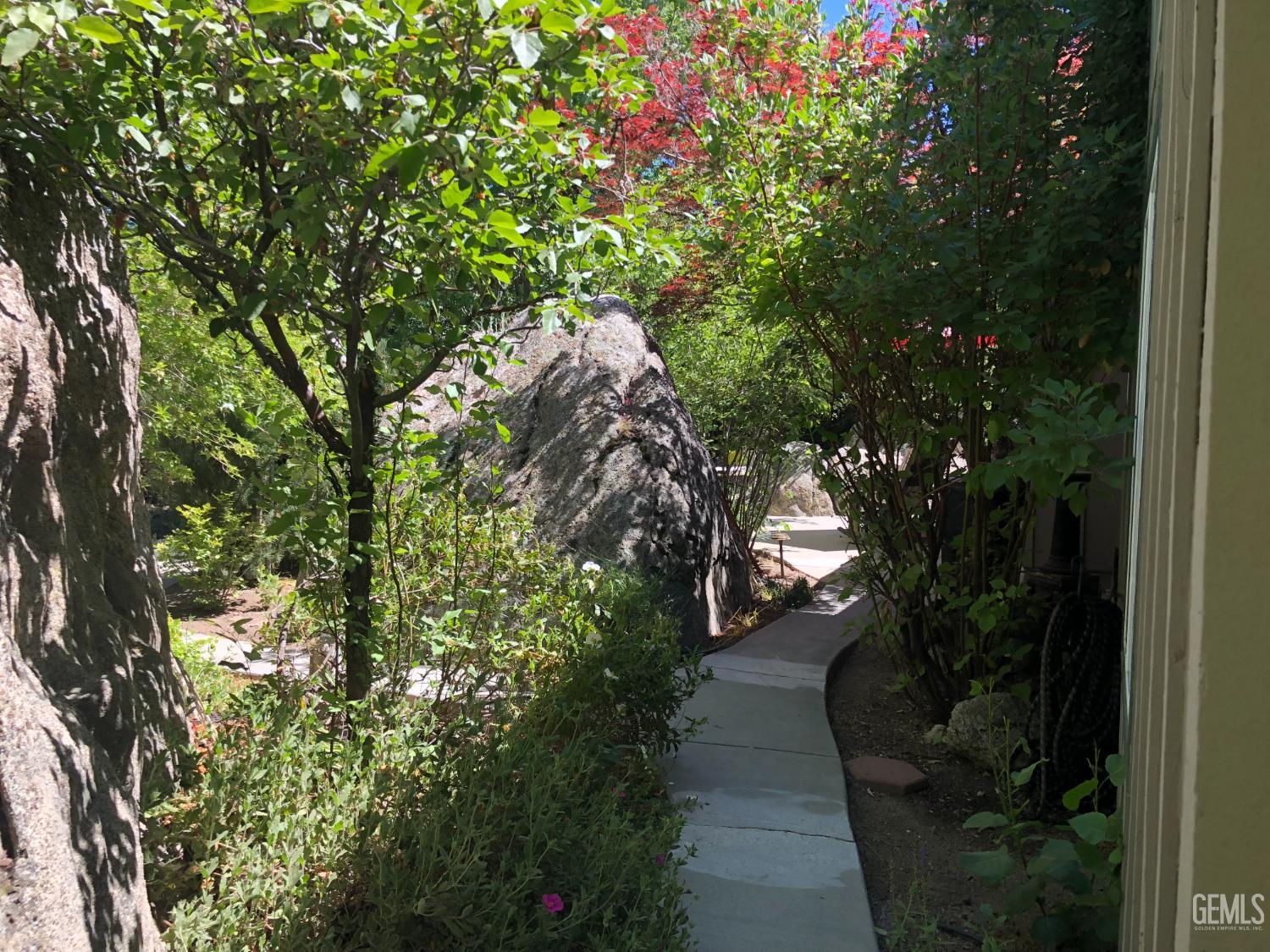 Undisclosed Address Tehachapi, CA 93561 - Photo 34 of 36 a view of a pathway both side of yard