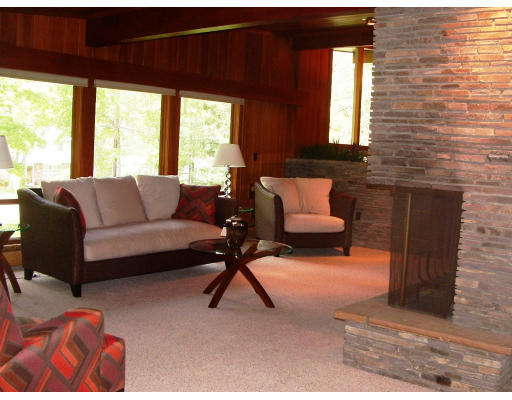 40 Old Post Road Walpole, MA 02032 - Photo 7 of 30 a living room with furniture and a window