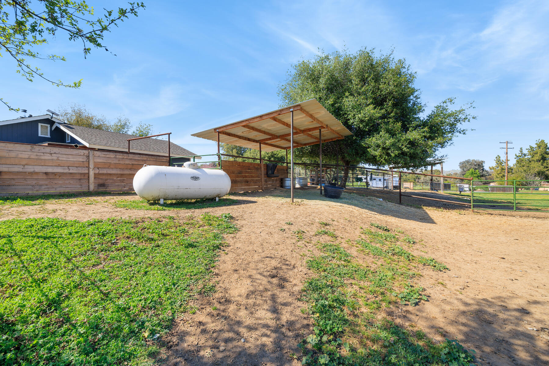 31393 Dahlem Drive Exeter, CA 93221 - Photo 62 of 79 62 - Frontal corral #2 (2)