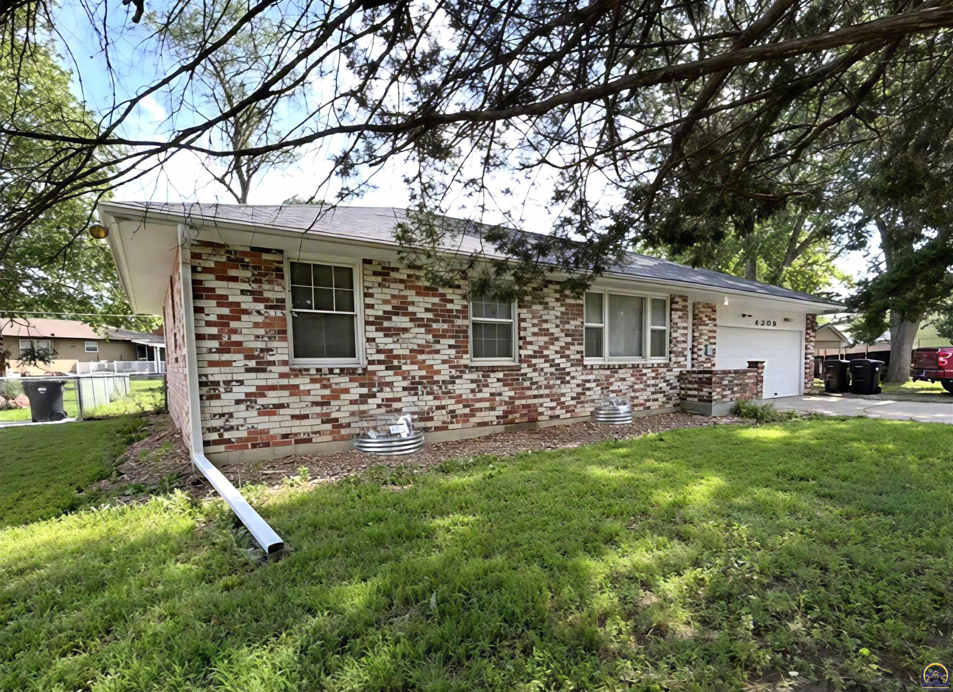 4209 Southwest 34th Street Topeka, KS 66614 - Photo 2 of 21