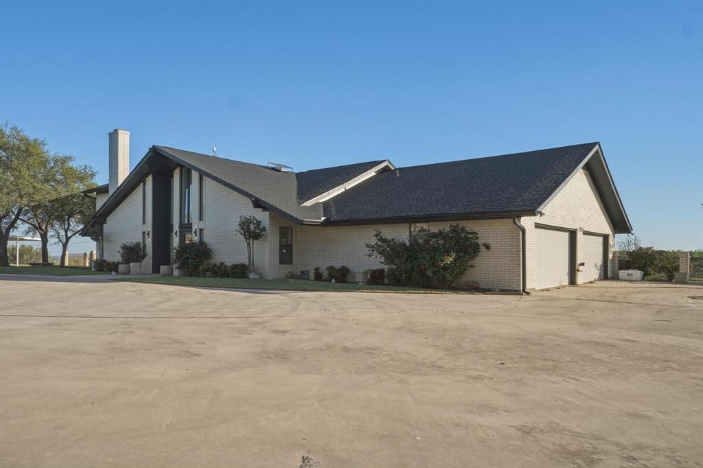1505 Hillcrest Road Coleman, TX 76834 - Photo 3 of 40 4-Car Garage Side Entrance