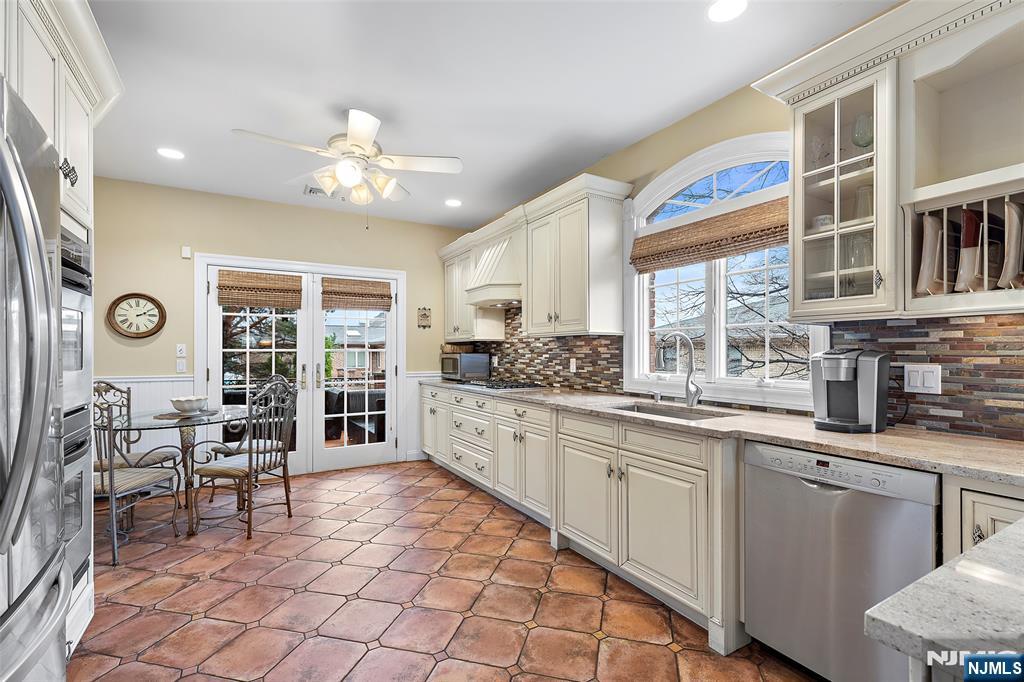 546 Art Lane Ridgefield, NJ 07657 - Photo 23 of 37 Gallery Image 23