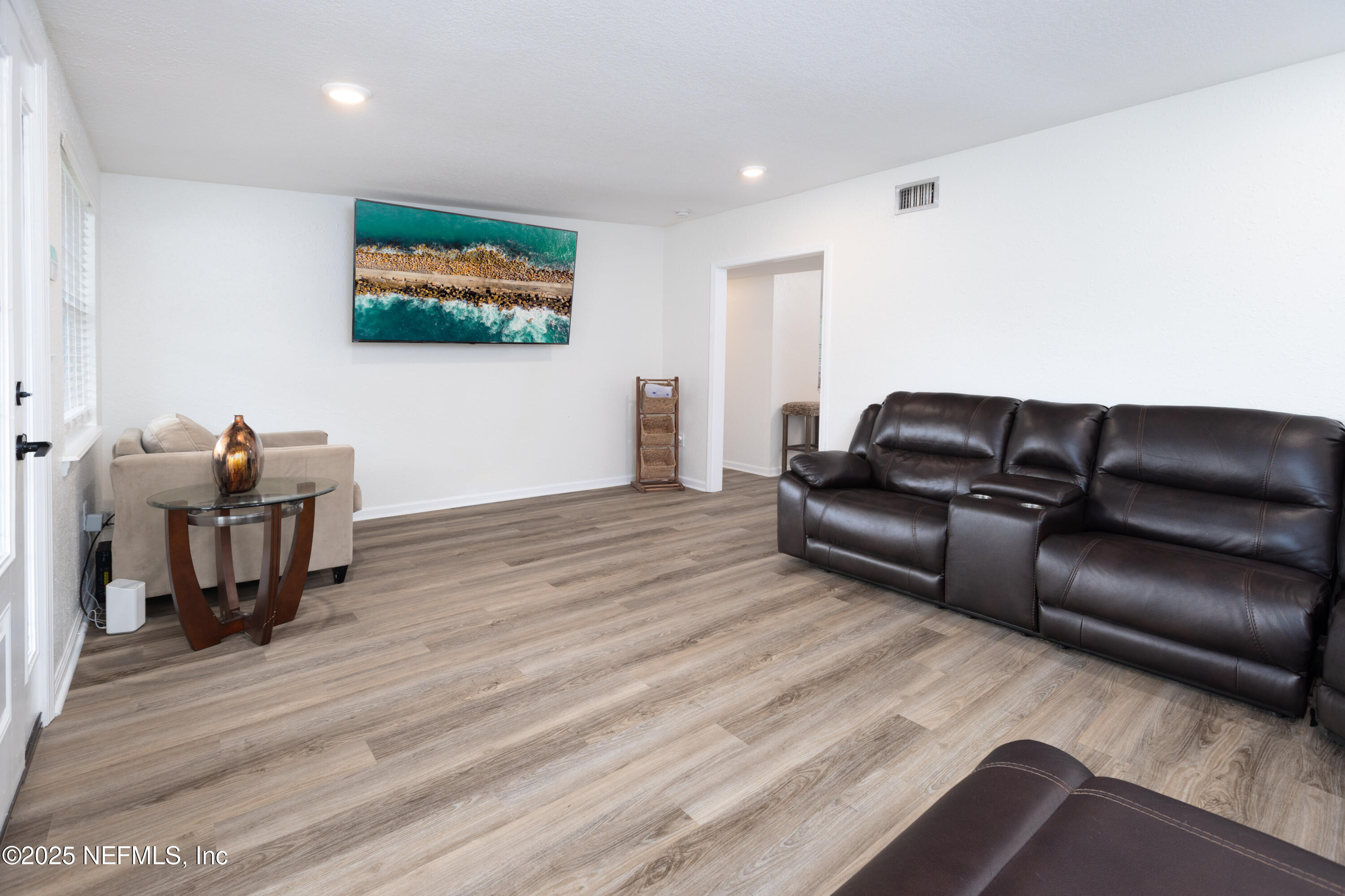 3165 Victoria Park Road Jacksonville, FL 32216 - Photo 4 of 22 a living room with furniture