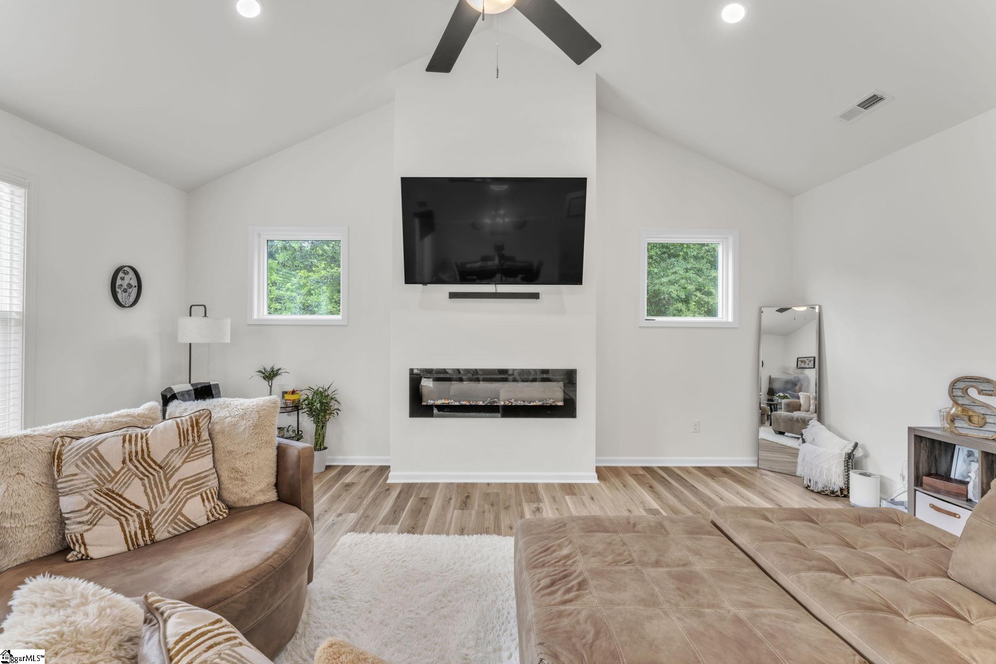 404 Burrell Street Pendleton, SC 29670 - Photo 7 of 33