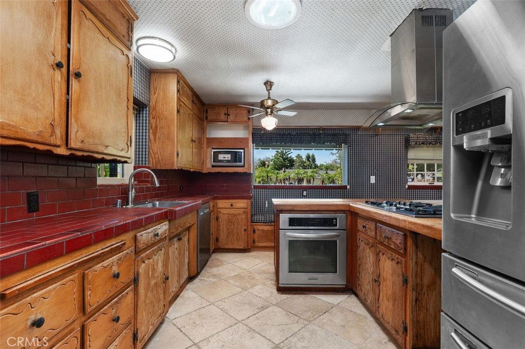 919 Sharon Road Santa Ana, CA 92706 - Photo 4 of 19 Gallery Image 4
