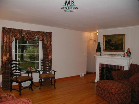 988 Hampton Road Grosse Pointe, MI 48236 - Photo 4 of 9 783334-3.JPG
