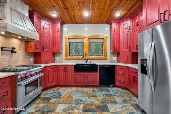 $2,695,000 | 58250 Highway 200, Clark Fork, ID 83811